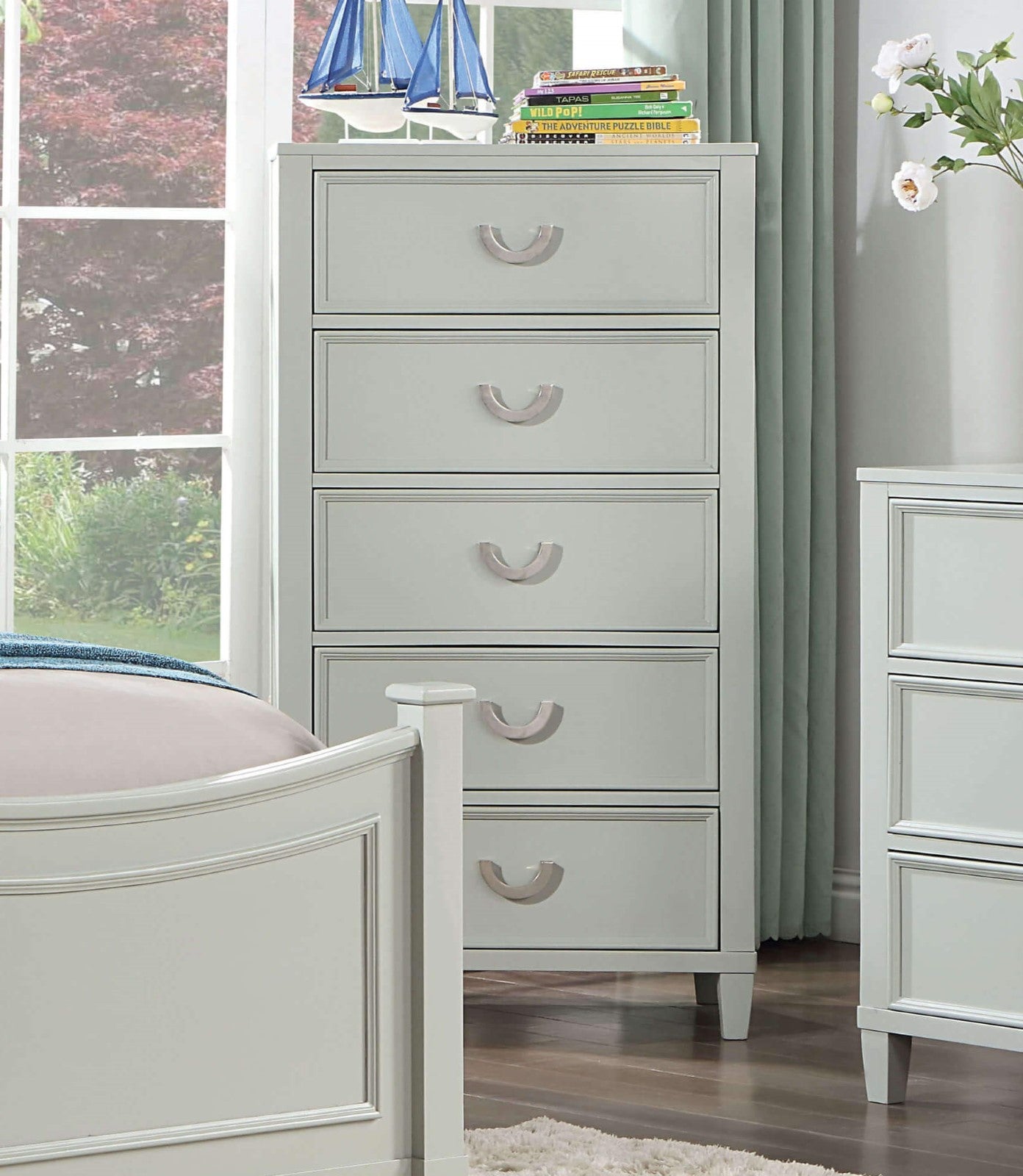 Transitional Gray Solid Wood 5-Drawer Chest Dovetail