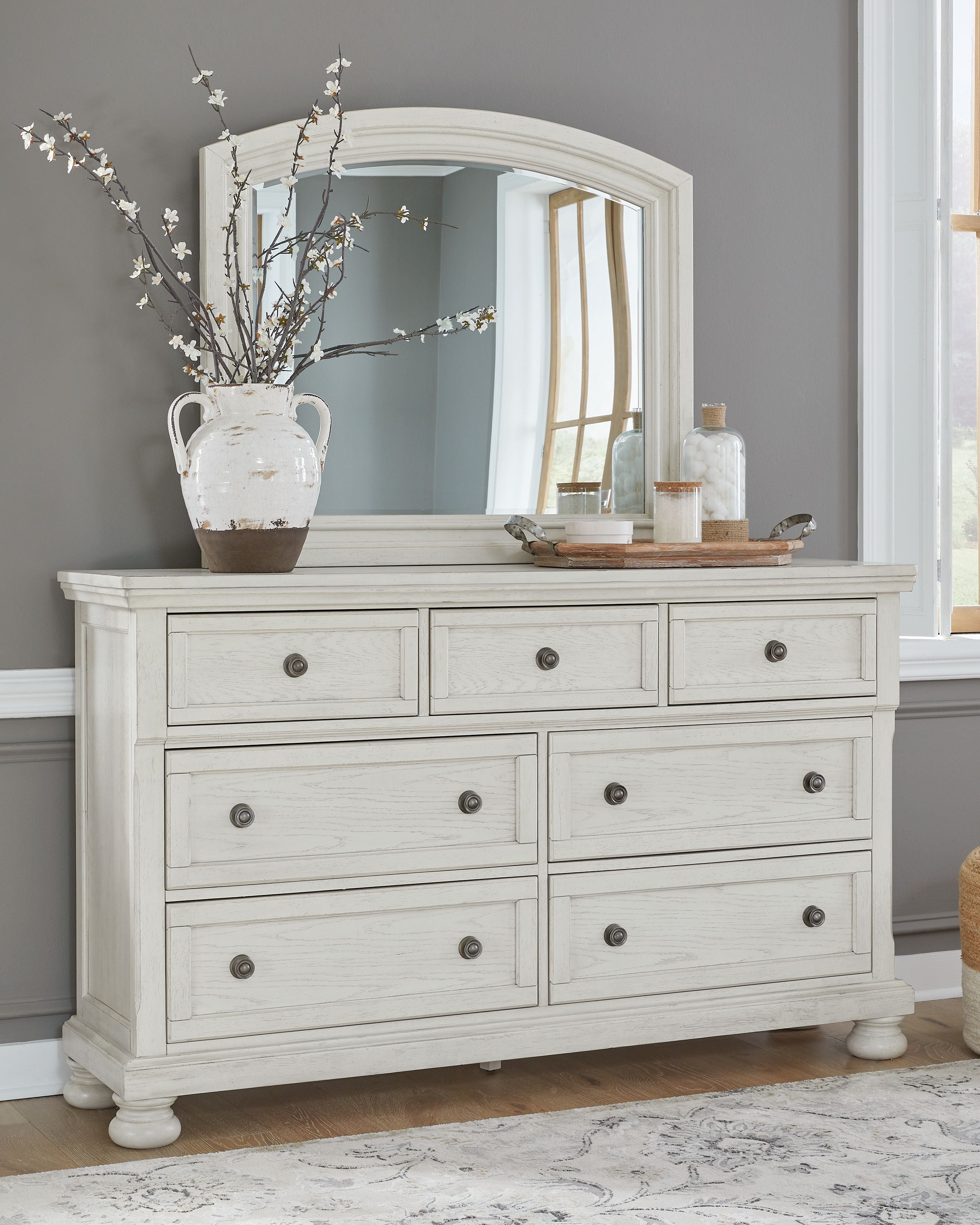 Ashley Robbinsdale 7 Drawer Dresser and Mirror, Antique White