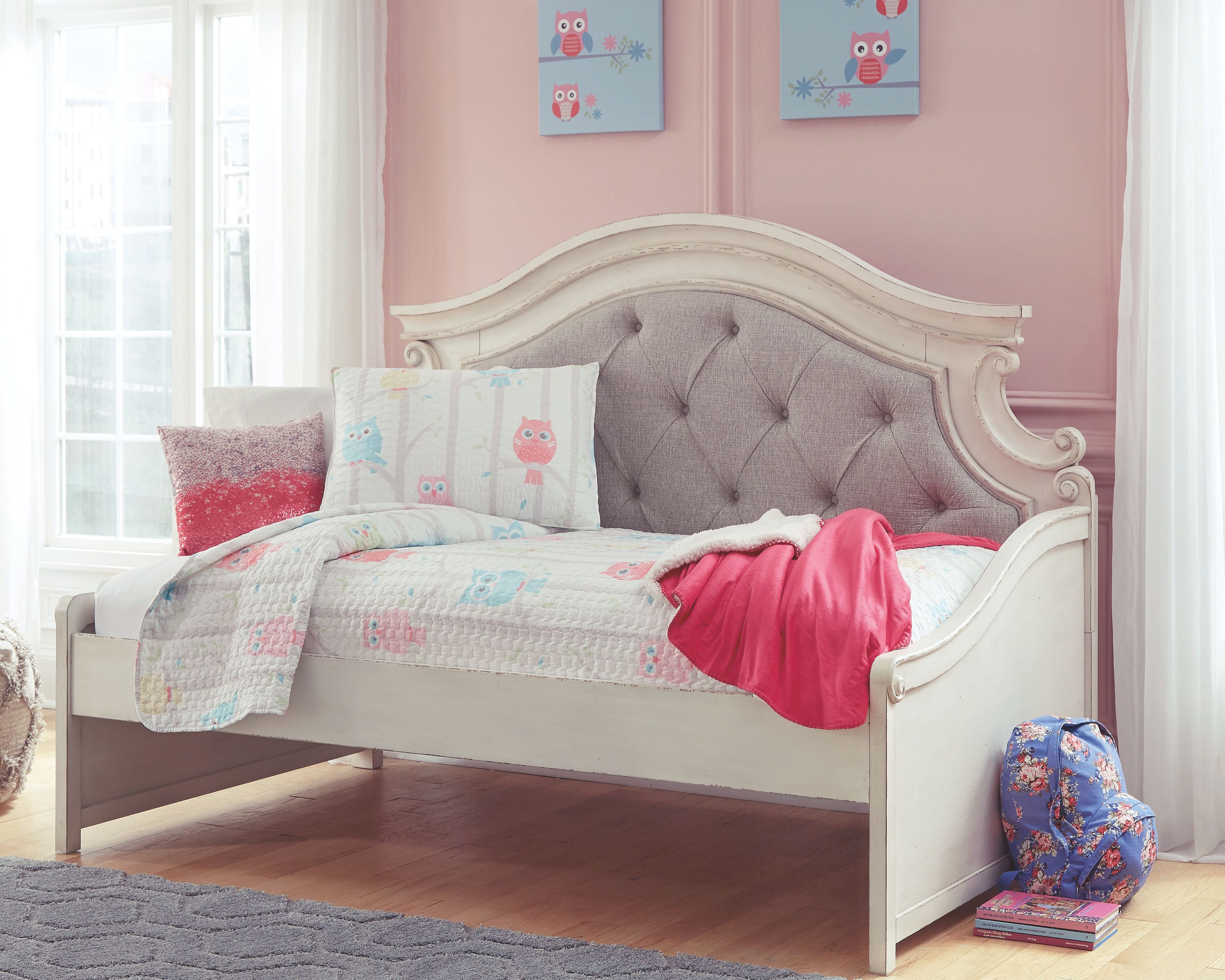 Realyn - Twin Day Bed - Chipped White