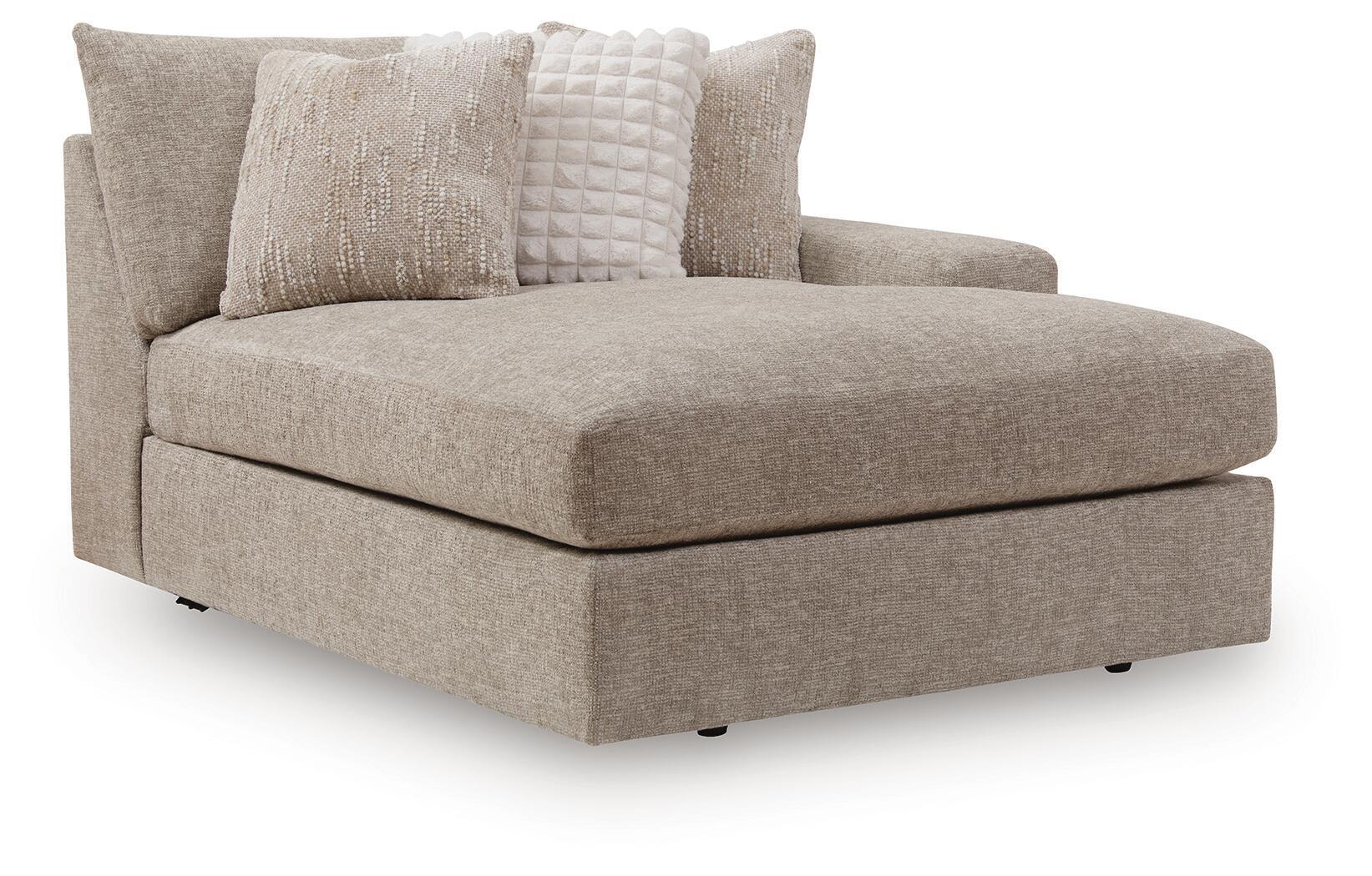 Linen-look corner chaise with rounded arms, tufted back cushion and two throw pillows