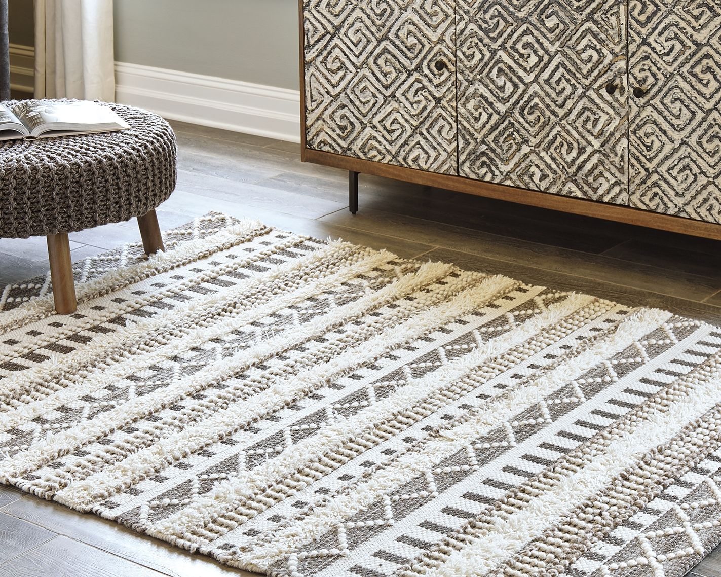 Geometric area rug in pearl silver with dark gray zigzags and lattice diamond pattern