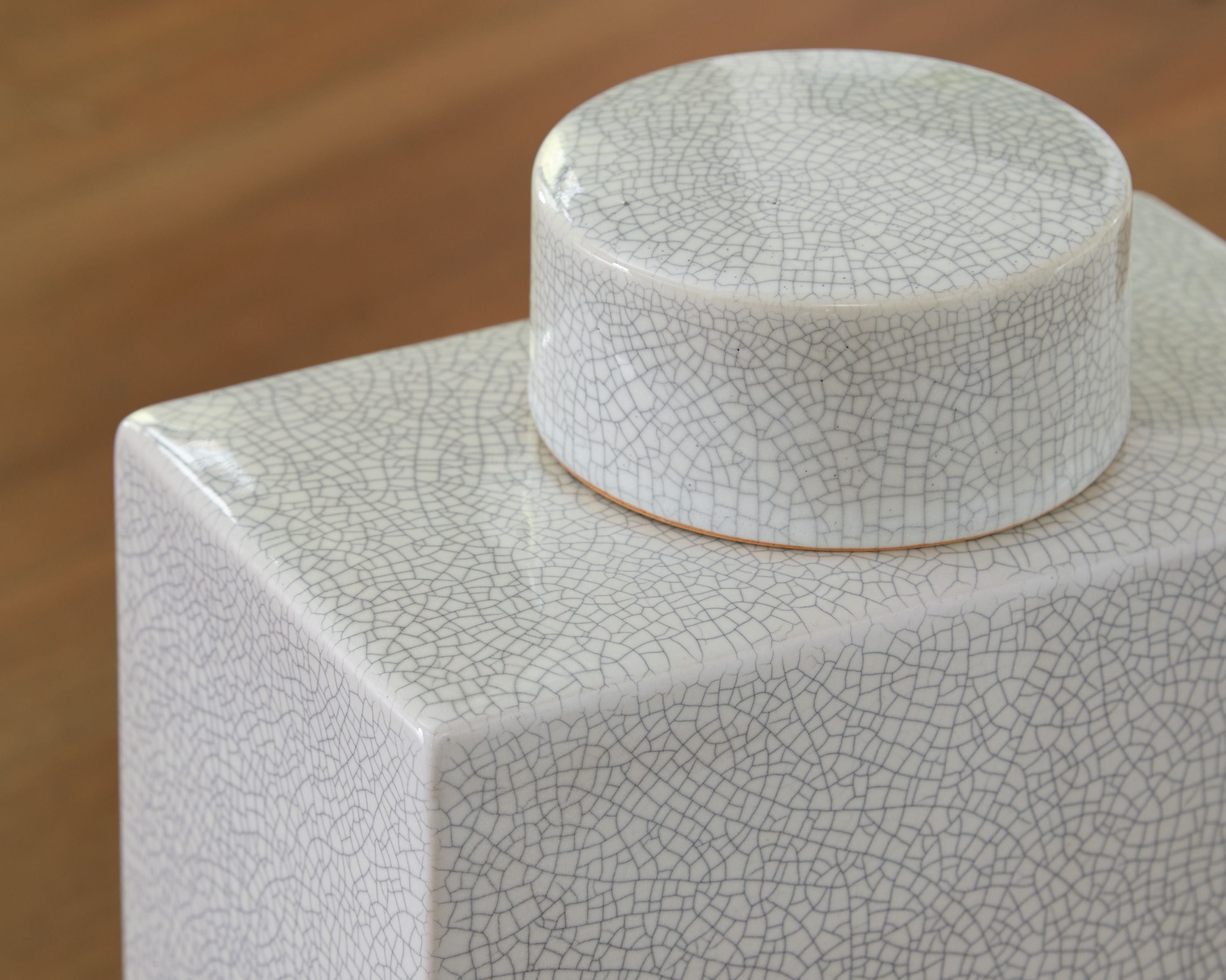 Haddworth jar lid and top edge with white crackle ceramic texture