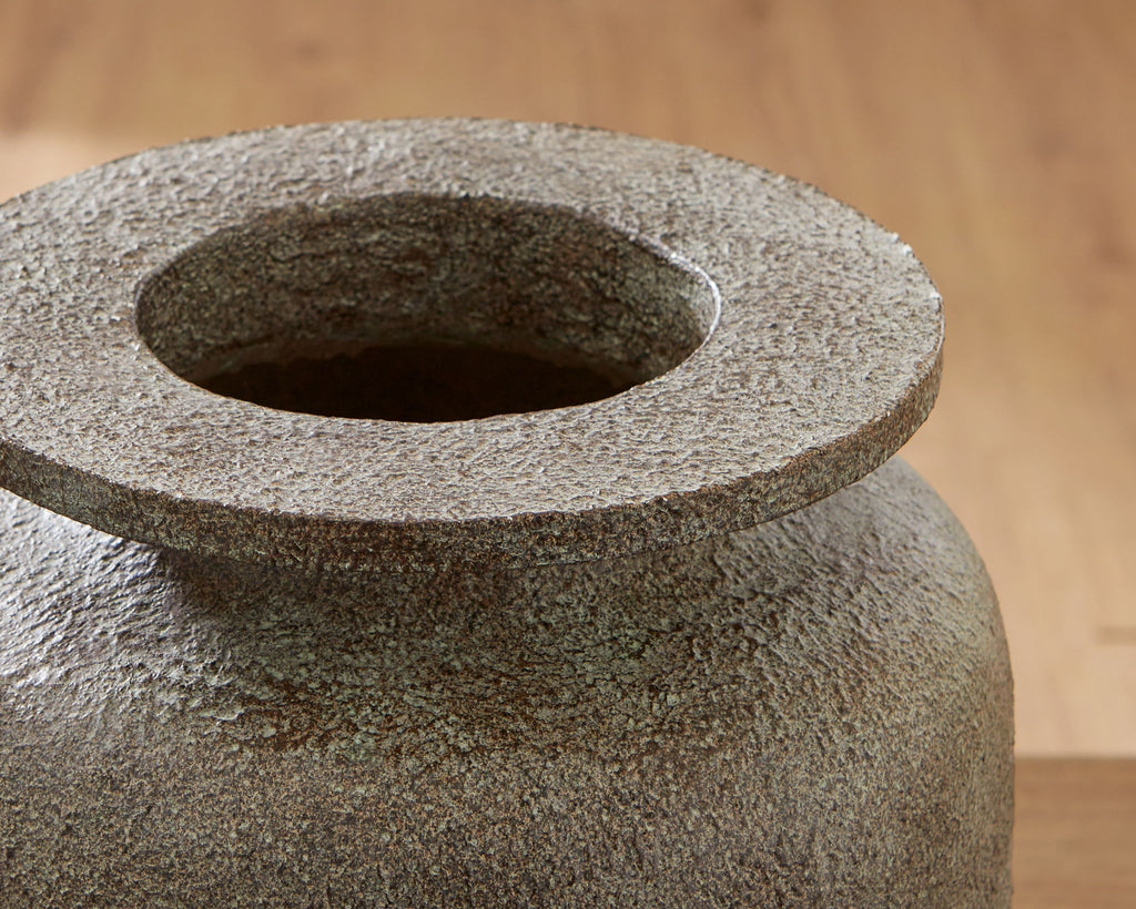 Gray speckled vase top opening with thick circular rim