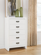 White five-drawer chest with five drawers and dark metal handles
