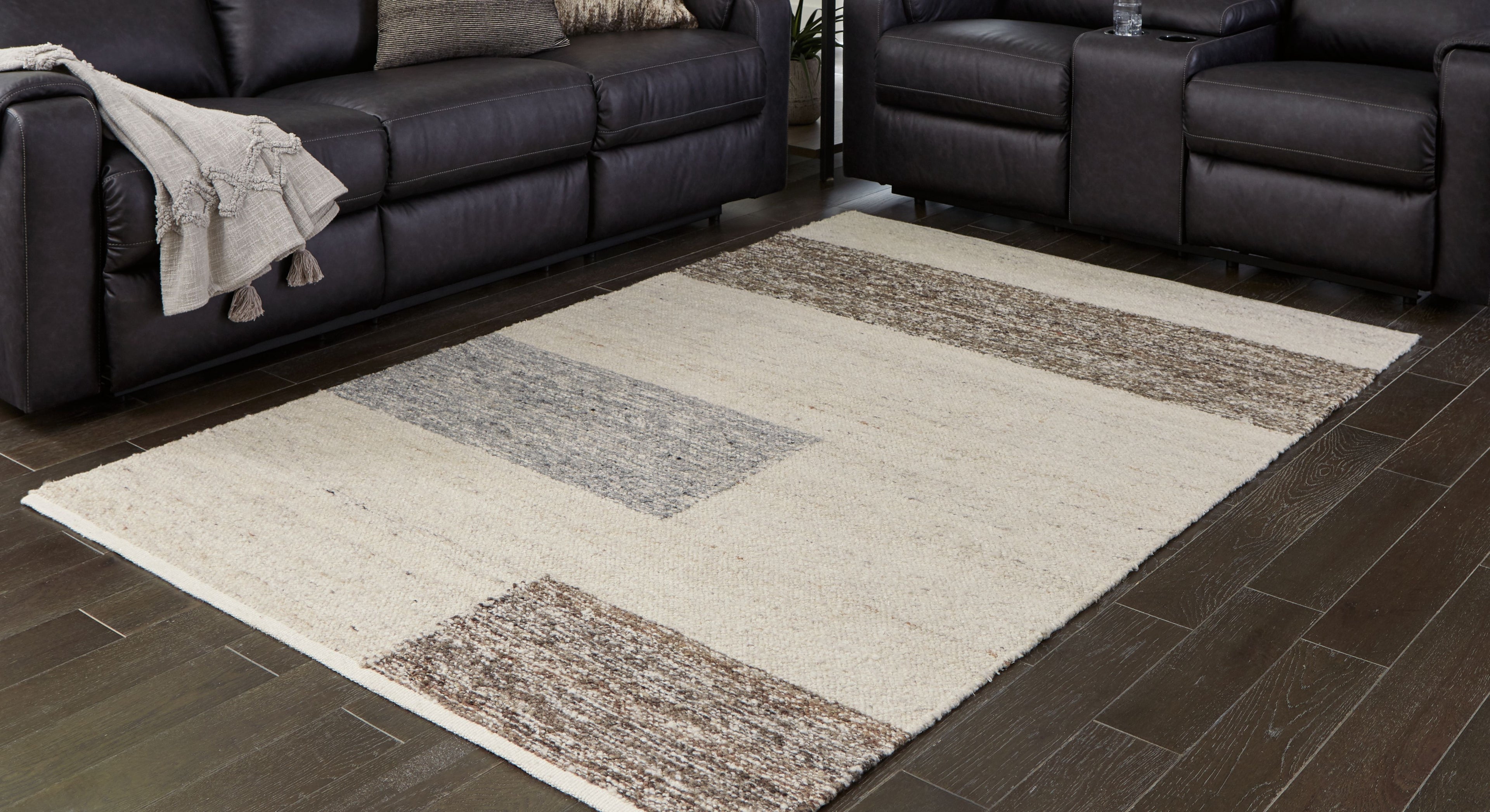Barus rug with beige center and gray geometric bands on the corners