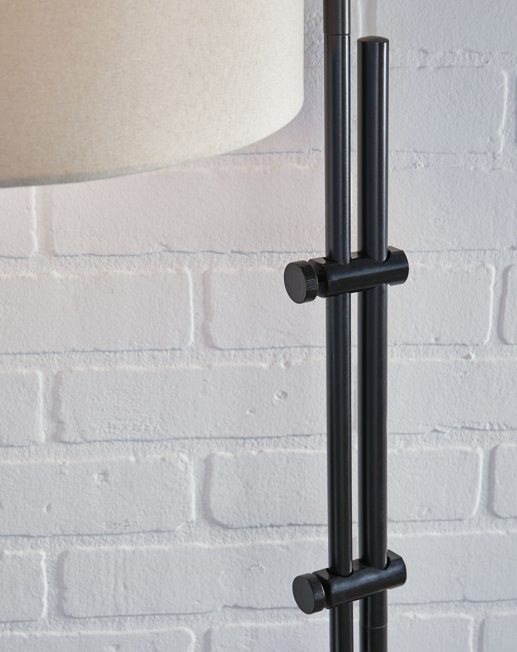 Black metal lamp pole with stacked mounts and round knobs