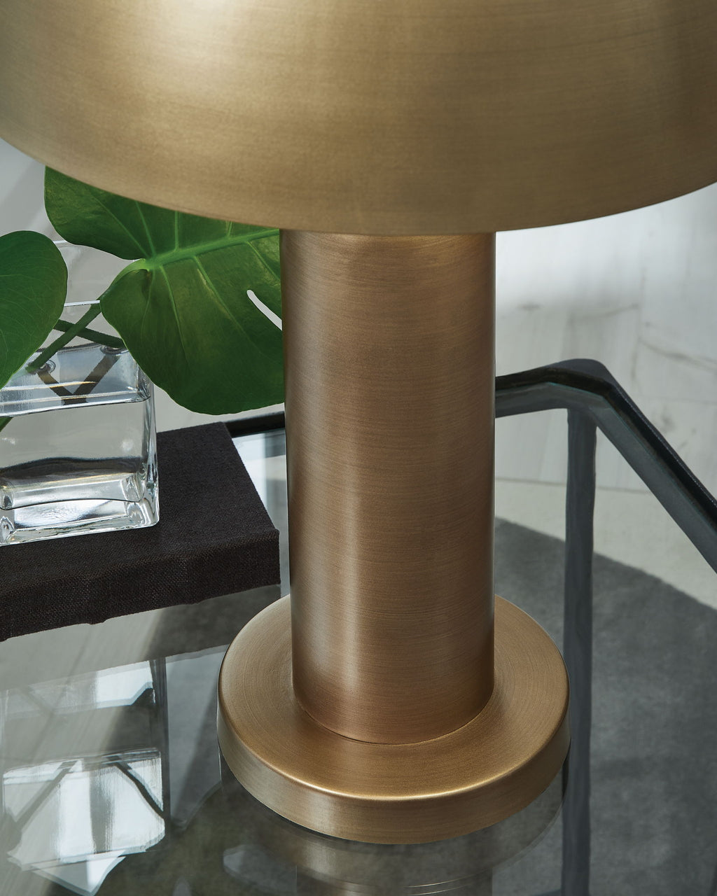 Metal lamp column with circular base plate and bronze finish