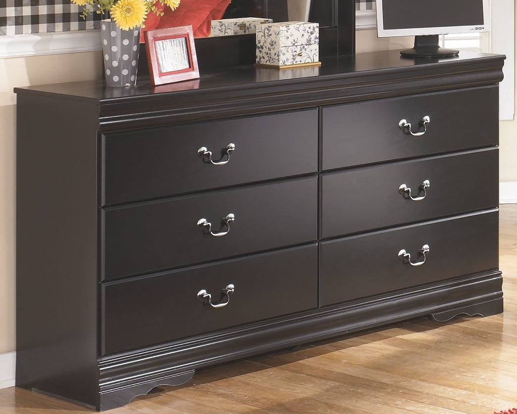 Huey black six-drawer dresser with scalloped base and drawer pull handles