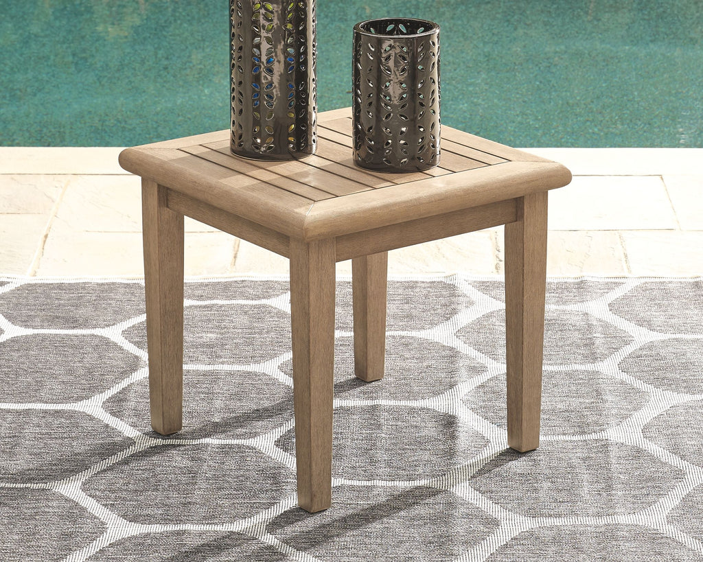 Square end table in light brown wood with two vases on top
