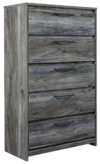 Five-drawer chest in gray wood with five horizontal drawers and bar handles