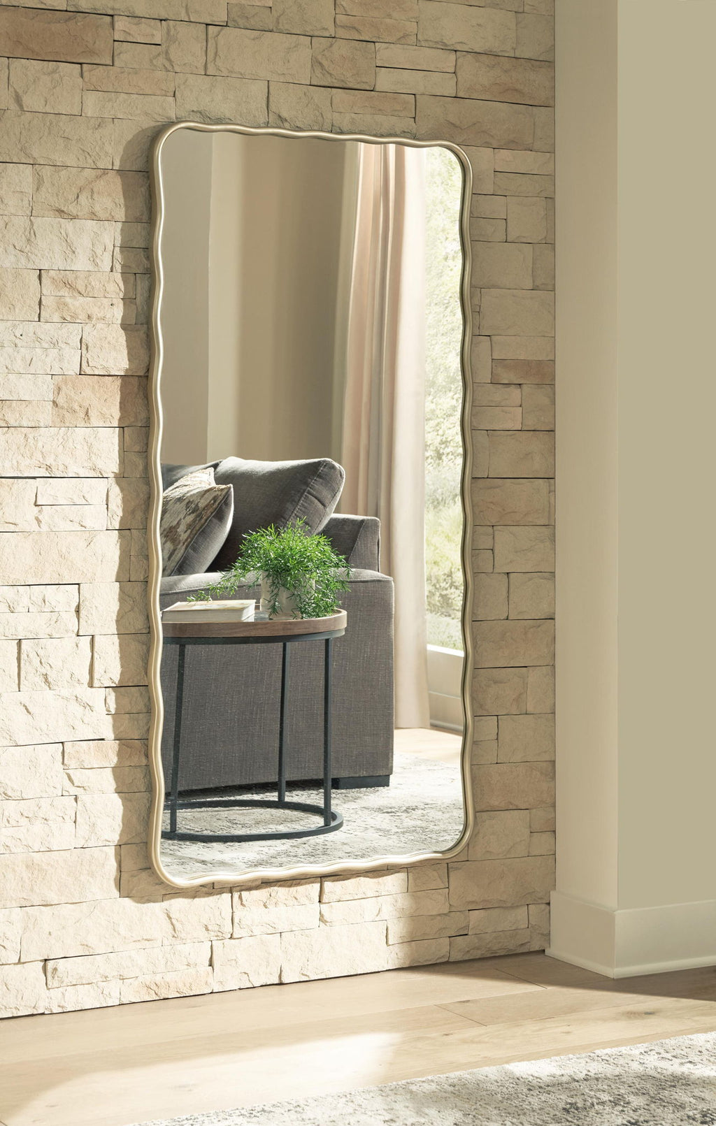 Wall-mounted gold wavy accent mirror with rounded rectangular frame
