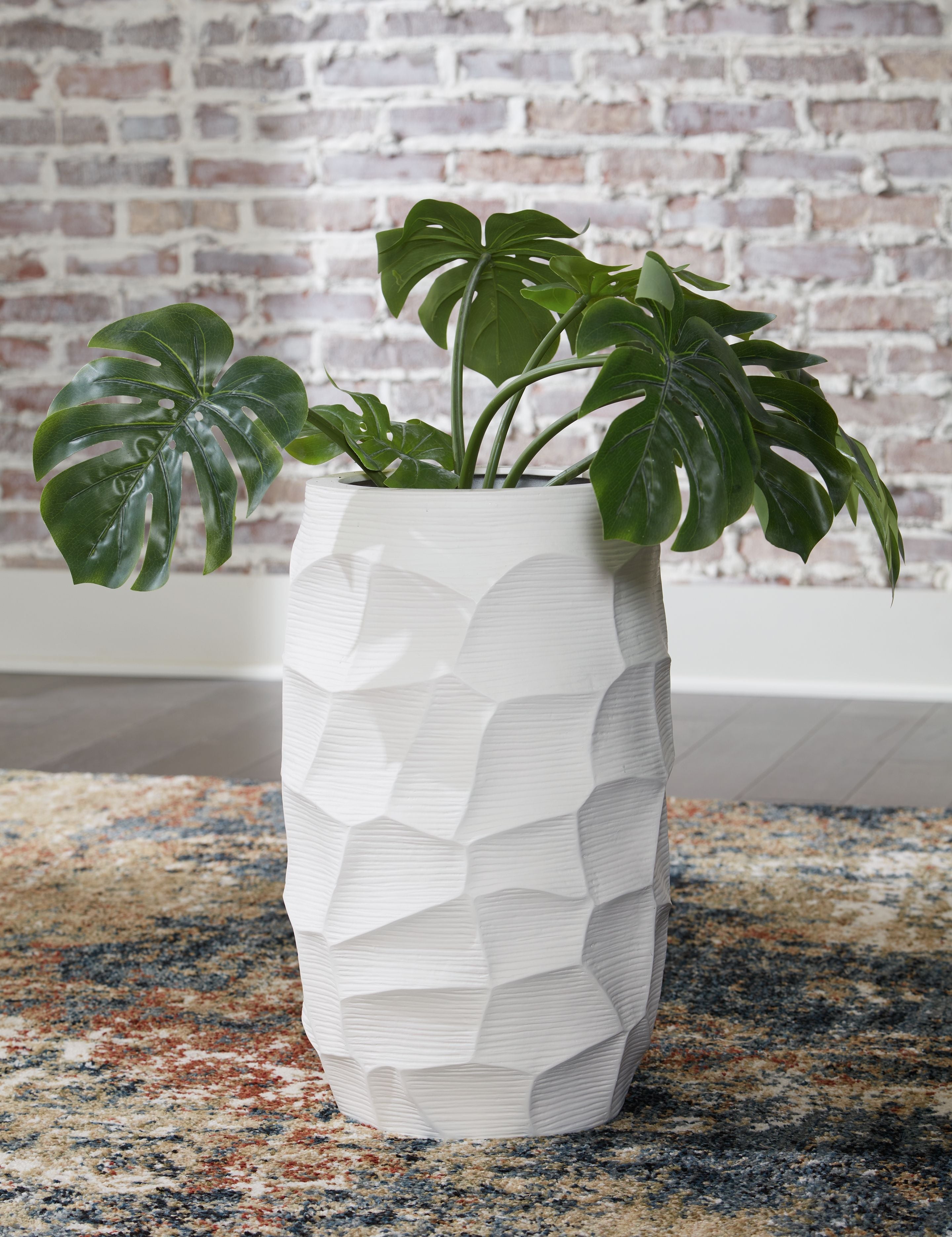 Patenleigh  White - Vase