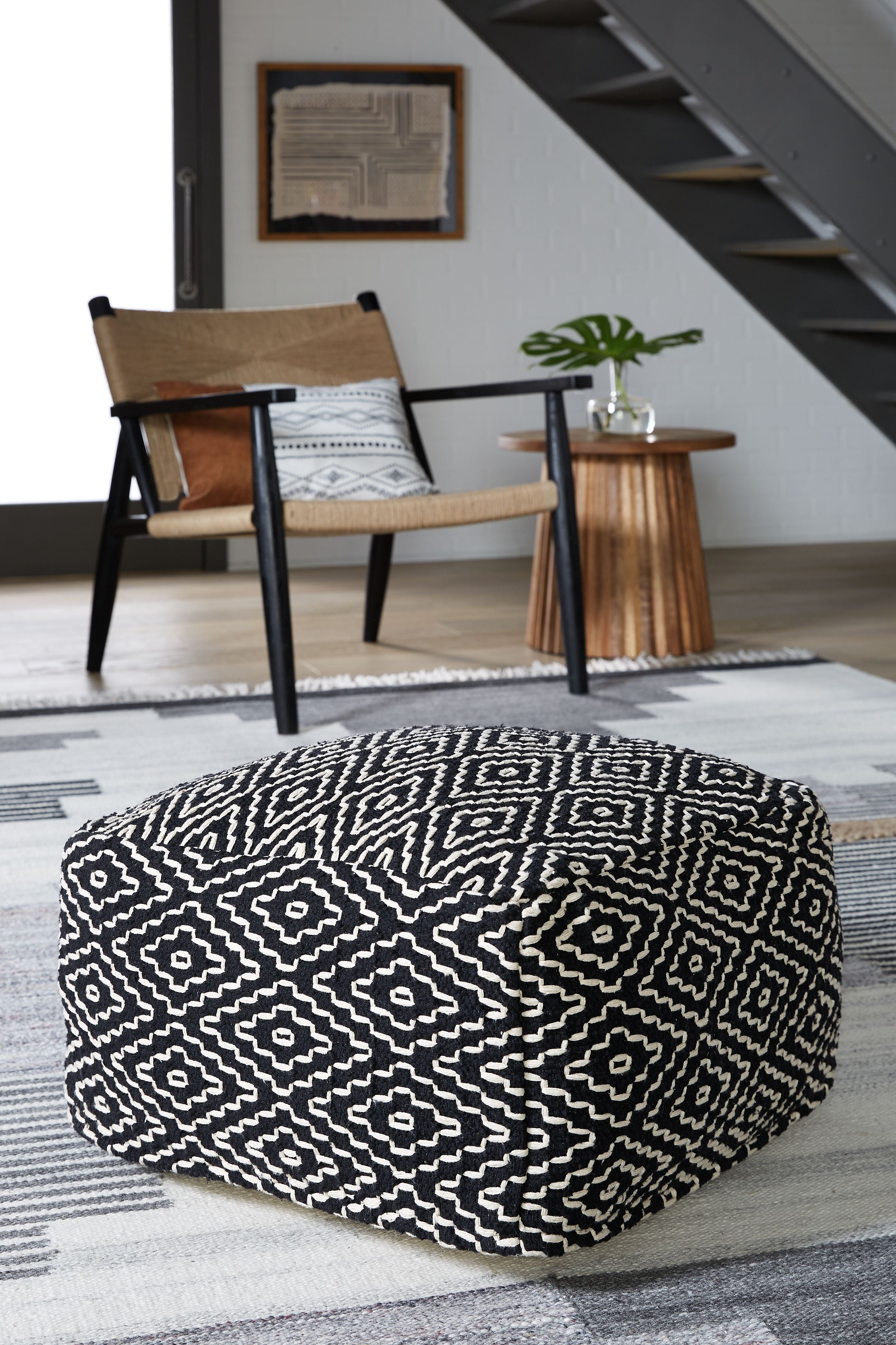 Jasett Black / Ivory - Pouf