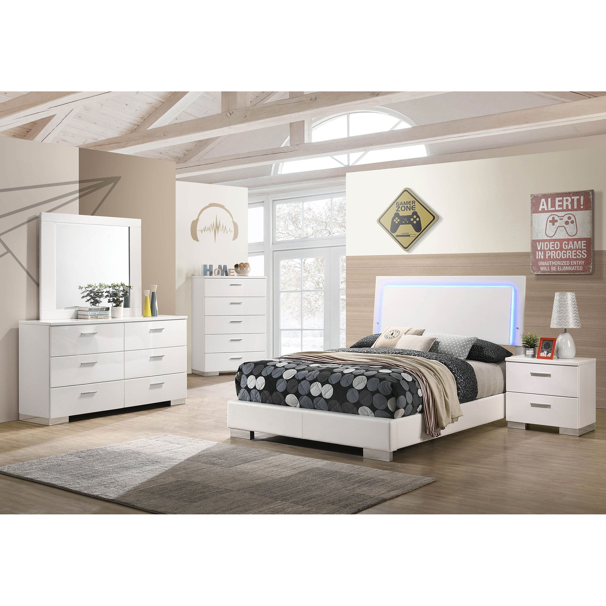 Dulcey White High Gloss 5-Pc Full Bedroom Set