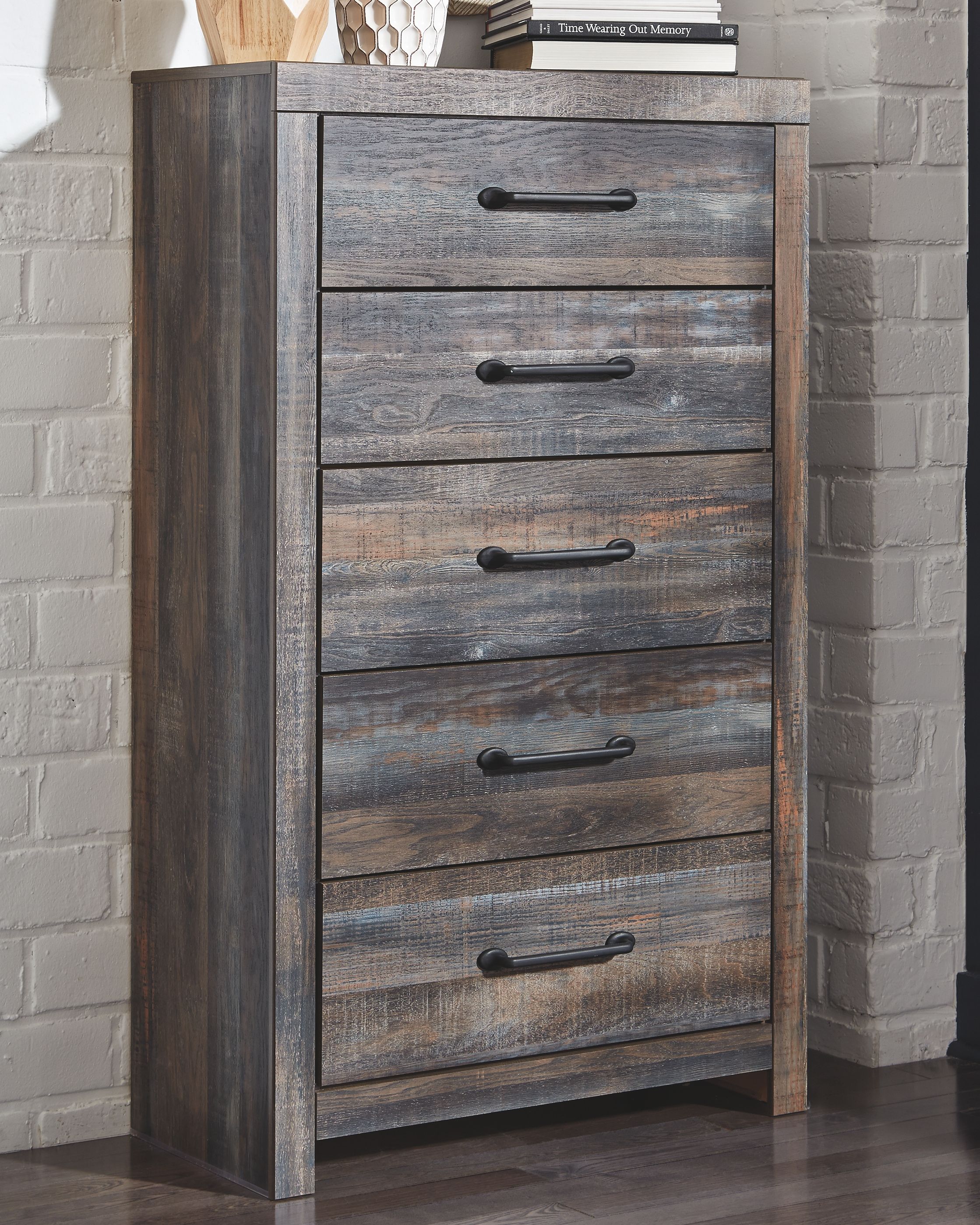 Five-drawer chest with five pull-out drawers and black bar handles, shown in corner view.