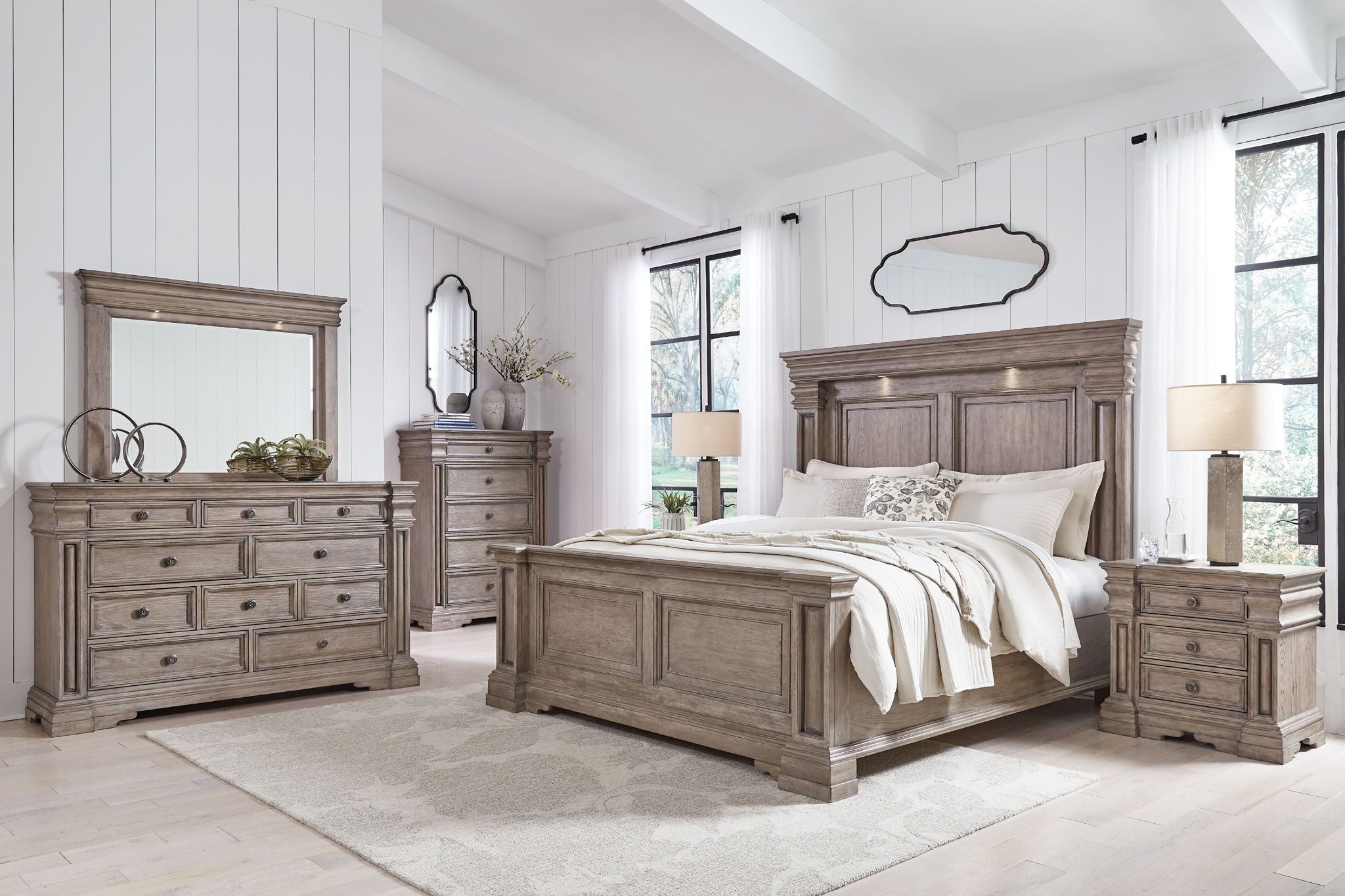 Panel bedroom set in gray wood: bed with posts, dresser, and nightstands