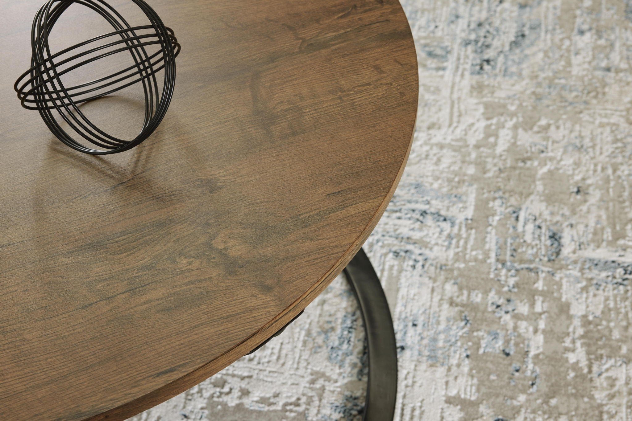 Round wood tabletop edge with black metal pedestal base support