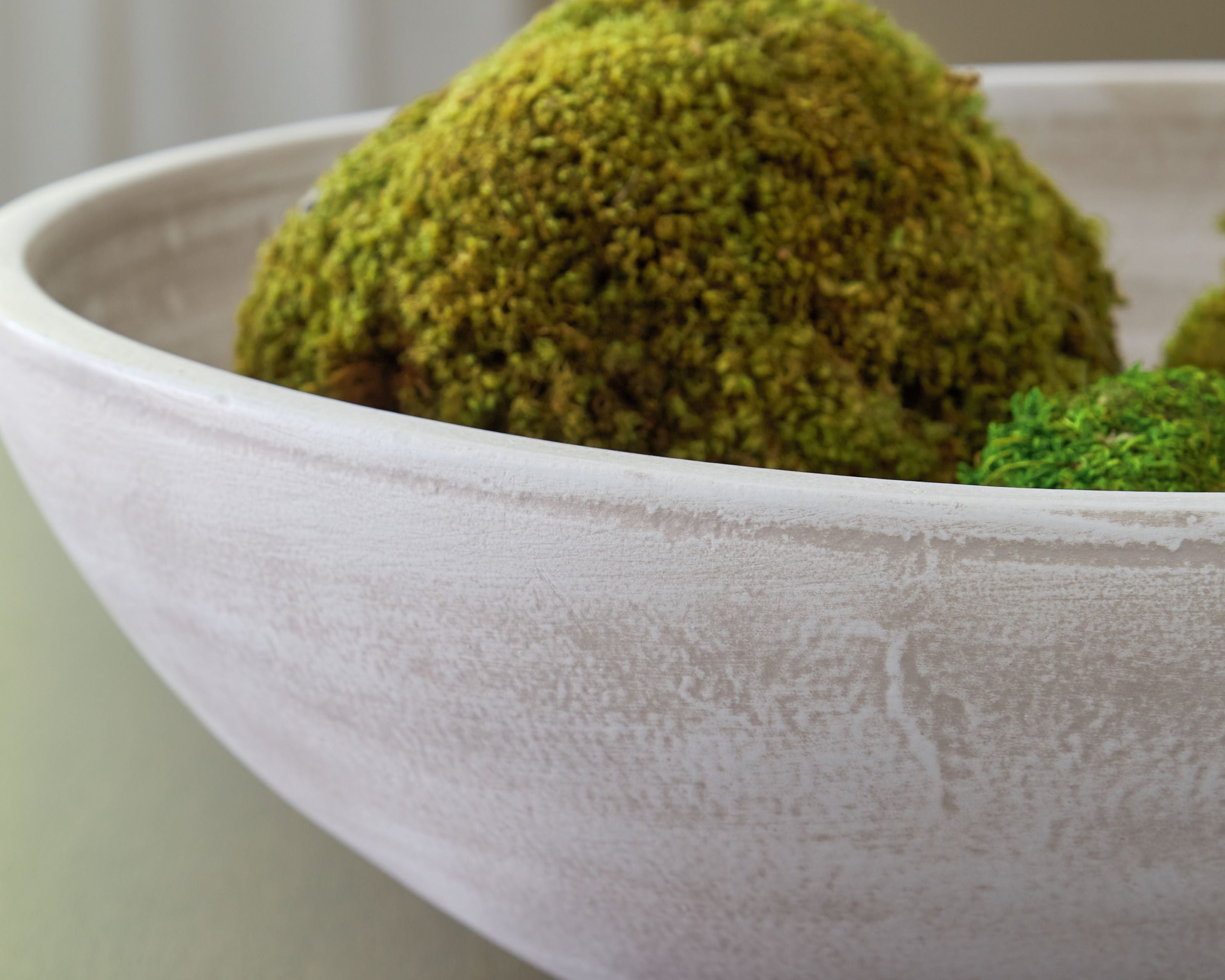 Meadie bowl, white ceramic with green moss ball filling