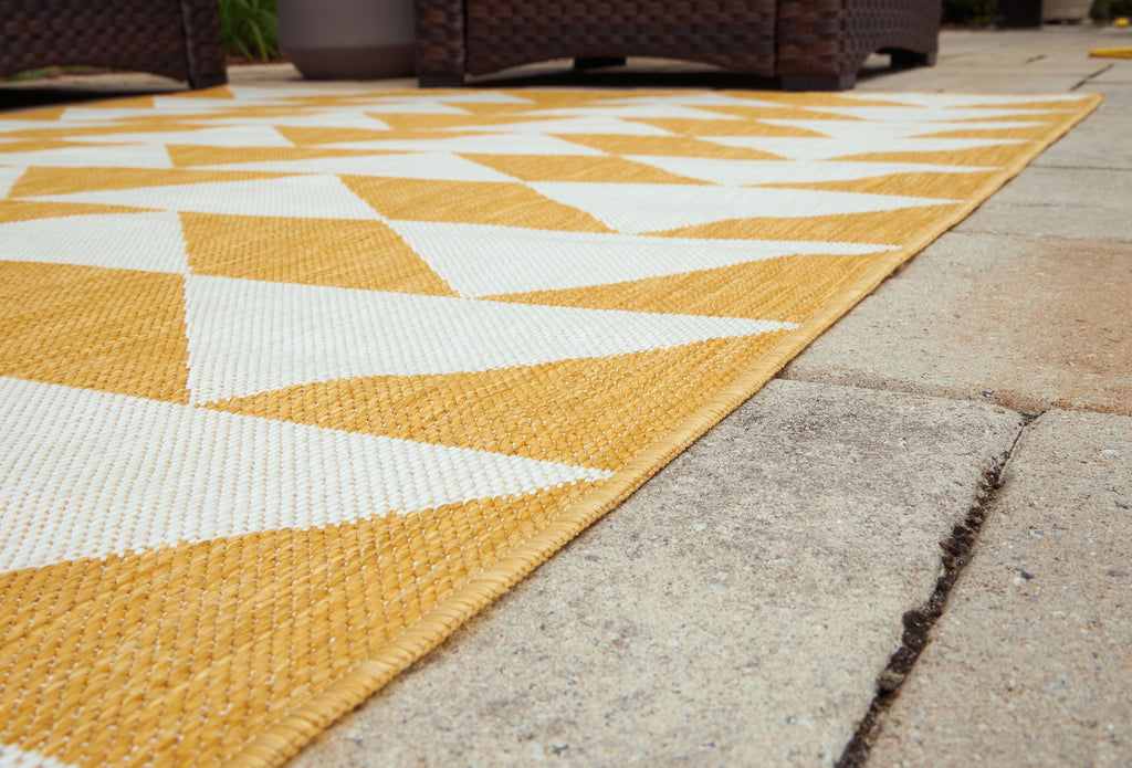 Yellow and white chevron rug edge with flat textured weave