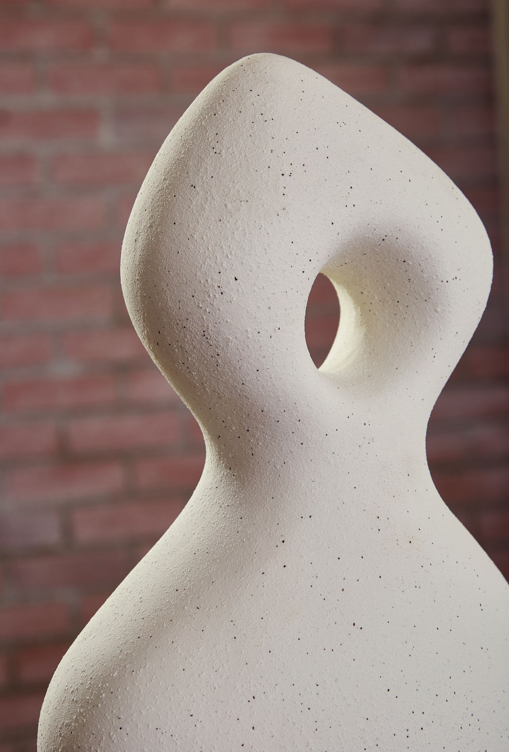 Arthrow 14 in off-white sculpture, side profile with oval cutout