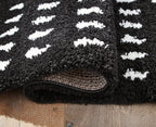 Minston - 5' x 7' Rug - Black / White