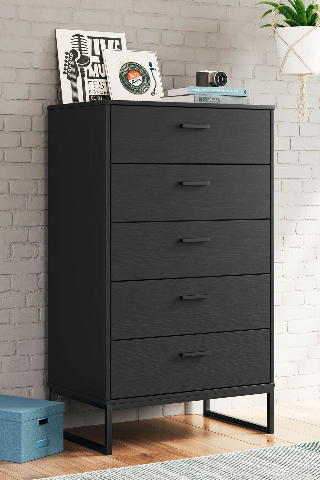 Black drawer chest with four drawers and bar handles, freestanding