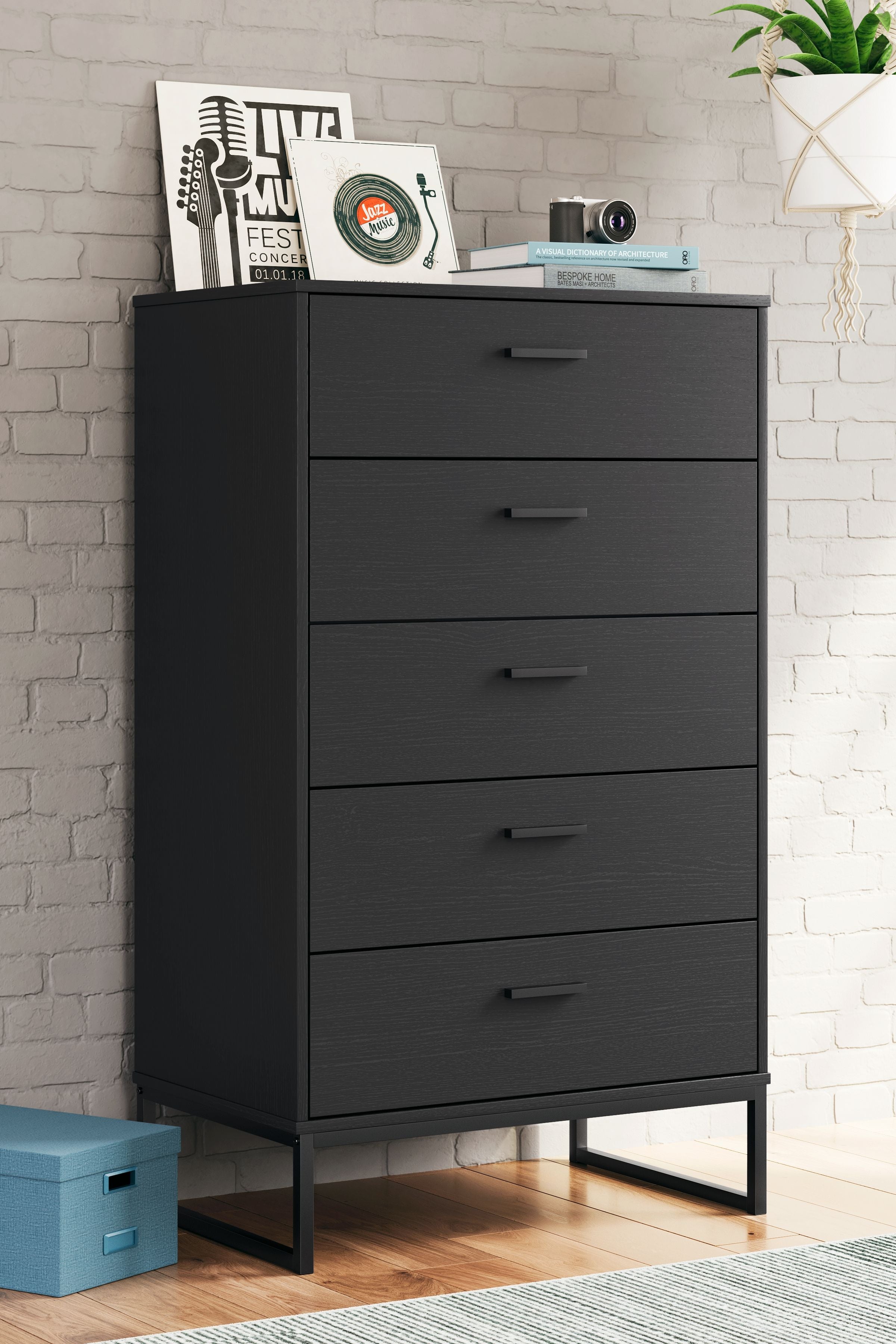 Black drawer chest with four drawers and bar handles, freestanding
