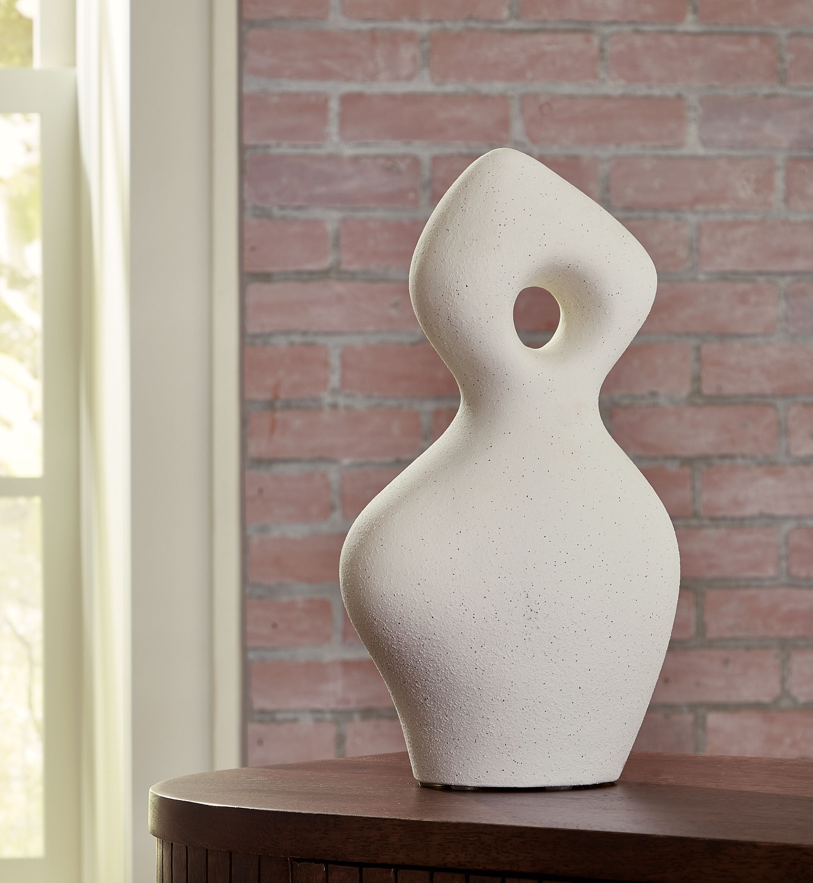 Arthrow 14 in off-white sculpture, oval cutout detail