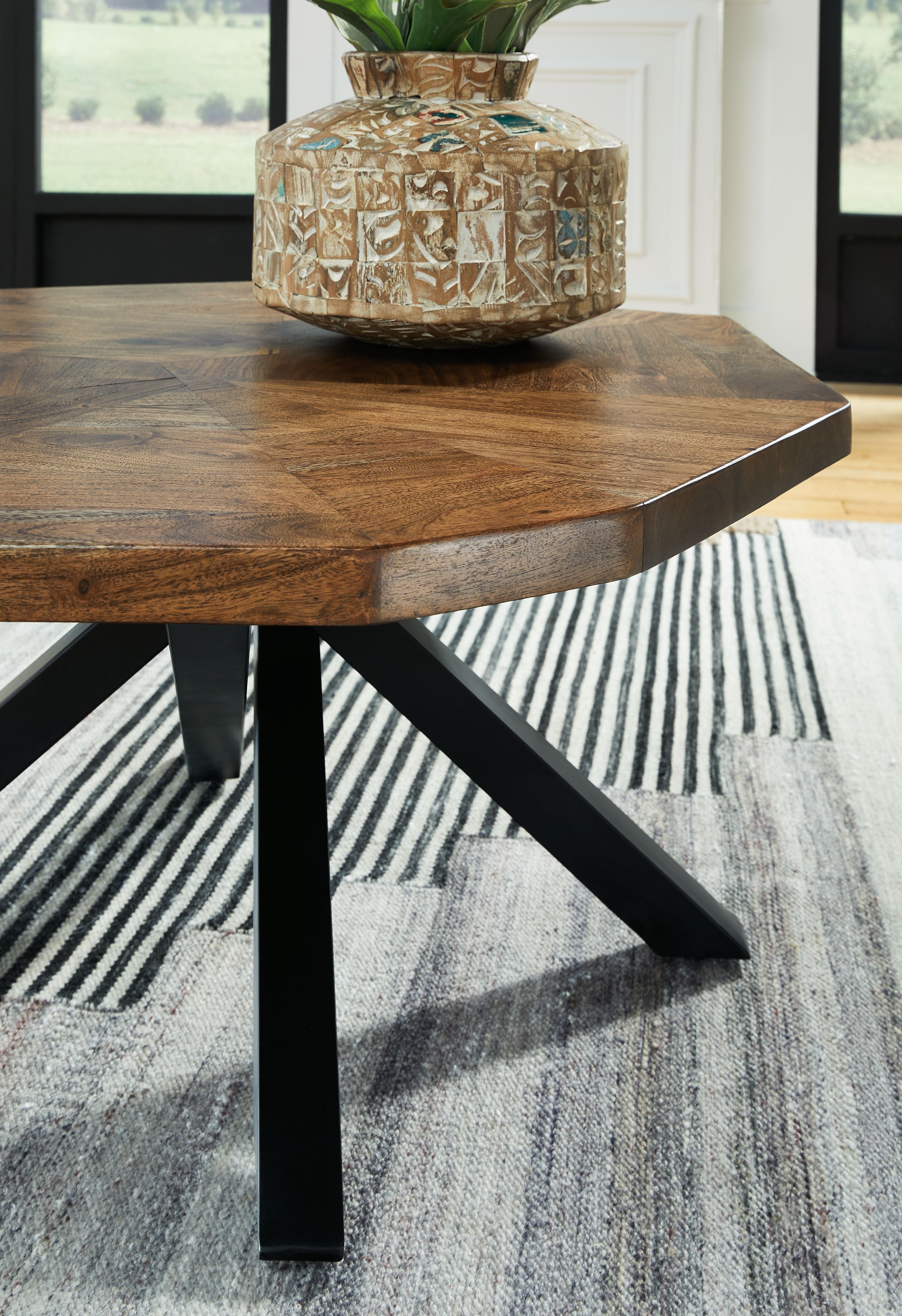 Haileeton  Brown / Black - Oval Cocktail Table