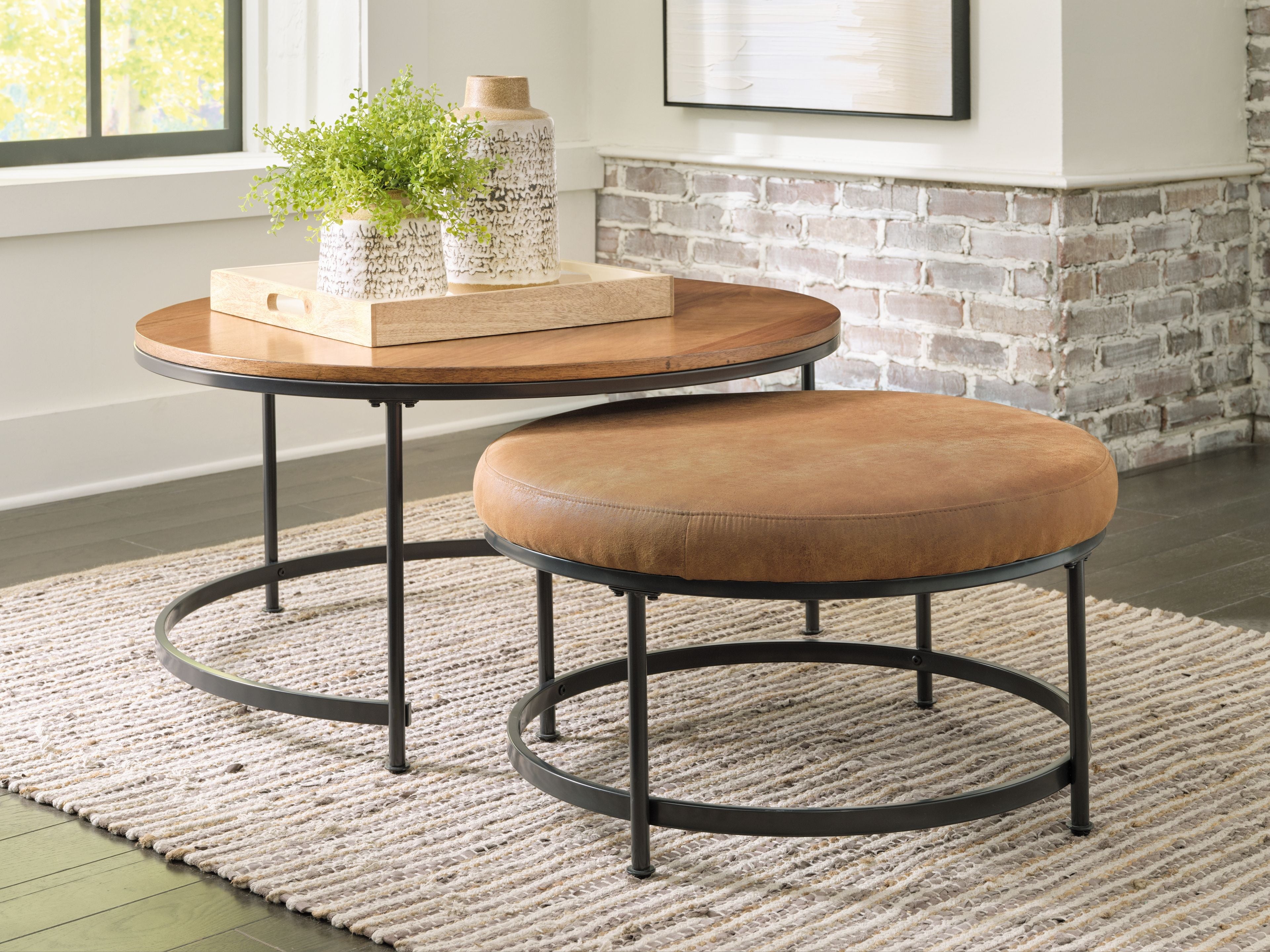 Drezmoore  Light Brown / Black - Nesting Cocktail Tables (Set of 2)