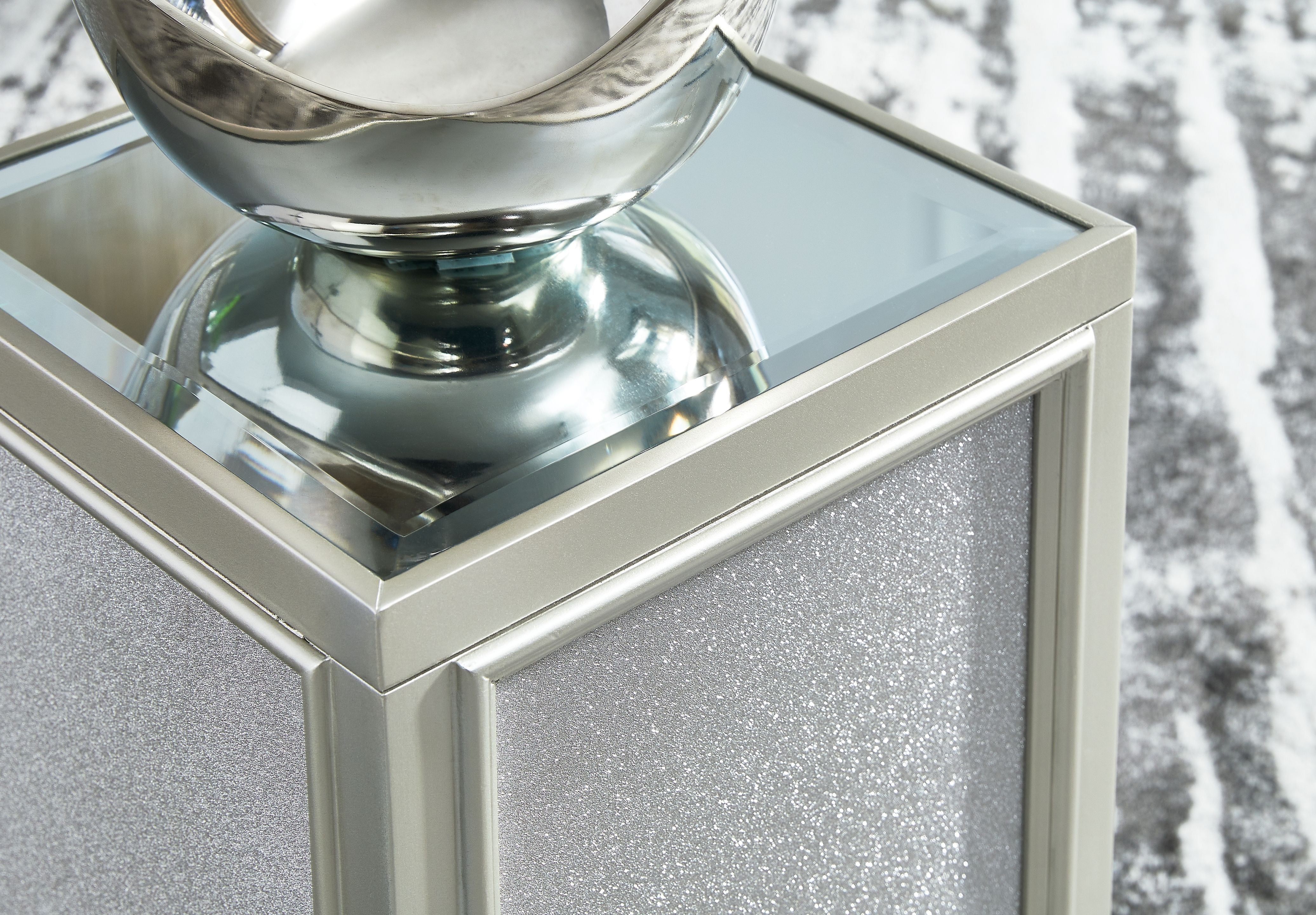 Traleena Silver Finish - Nesting End Tables (Set of 2)