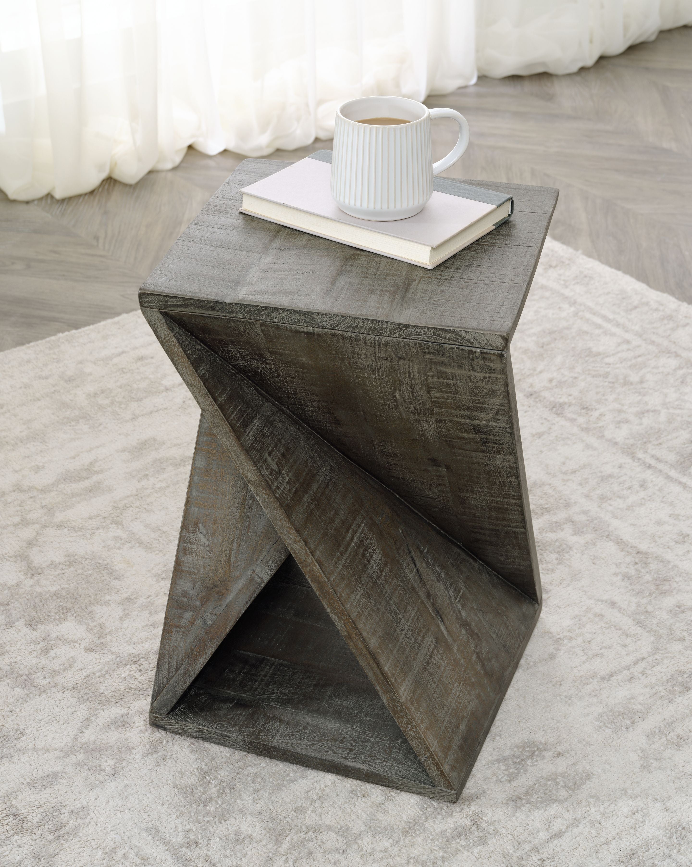 Zalemont  Accent Table