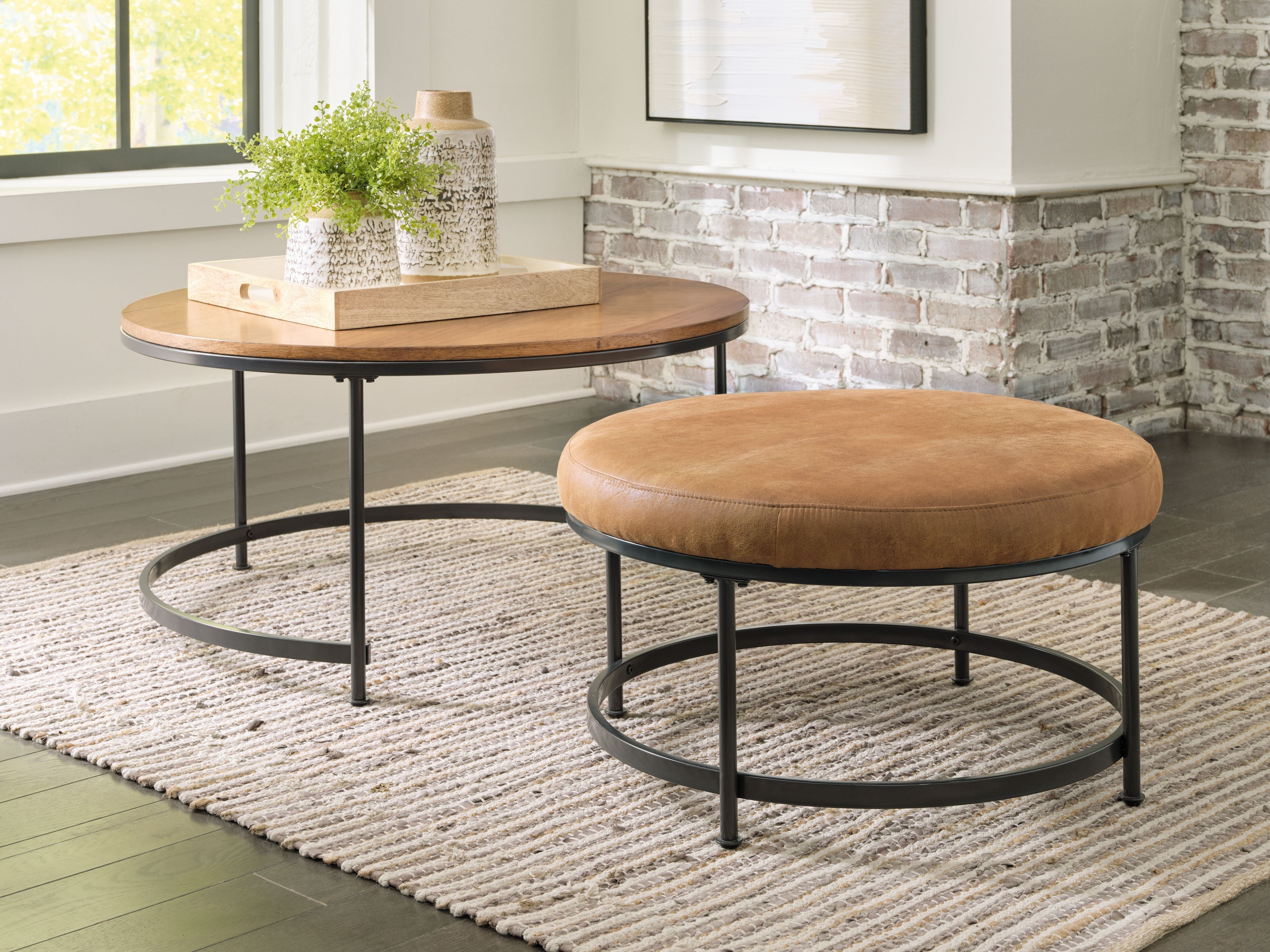 Drezmoore  Light Brown / Black - Nesting Cocktail Tables (Set of 2)