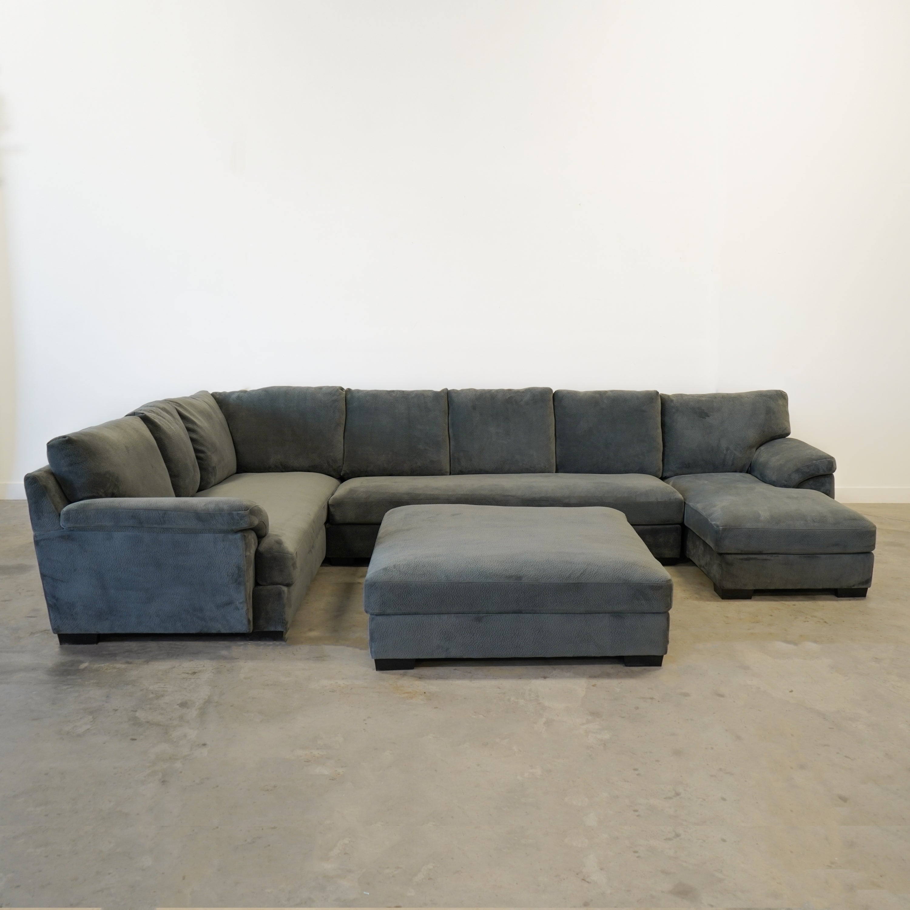Boise Grey 3 Seater Sectional w/ Corner Right Arm Facing Chaise